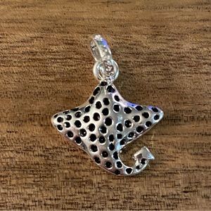 New! Links of London stingray charm sterling silver and enamel. Extremely rare!